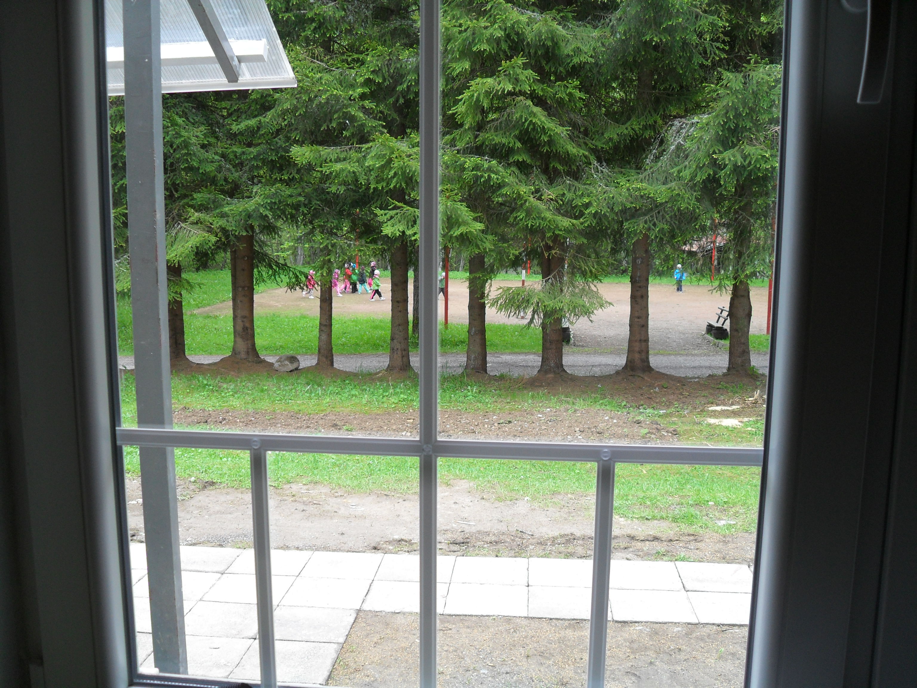 pohľad z našej ubytovne na ihrisko :) 